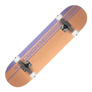 Onderkant van Globe Strype Hard skateboard met Dusty Orange design en logo graphic