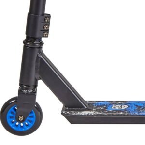 Nahaufnahme 100mm PU-Rad und Speichen Design von ROCES Blast Stunt Scooter