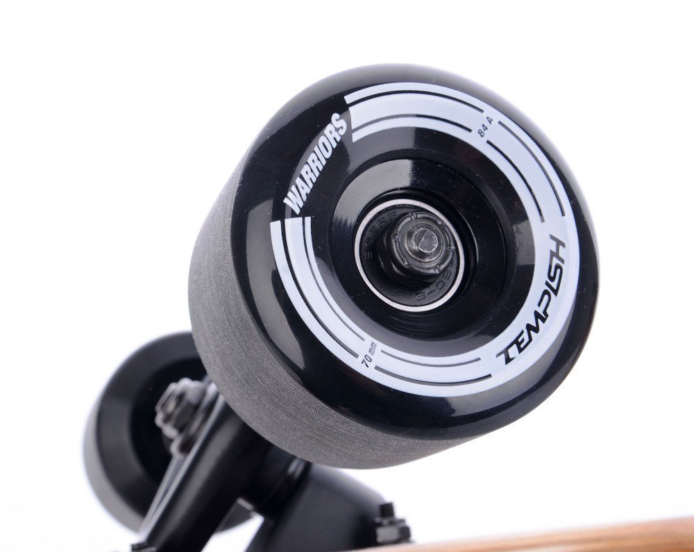Close-up gepolijste reverse-kingpin trucks en bushings Tempish Bohemia II