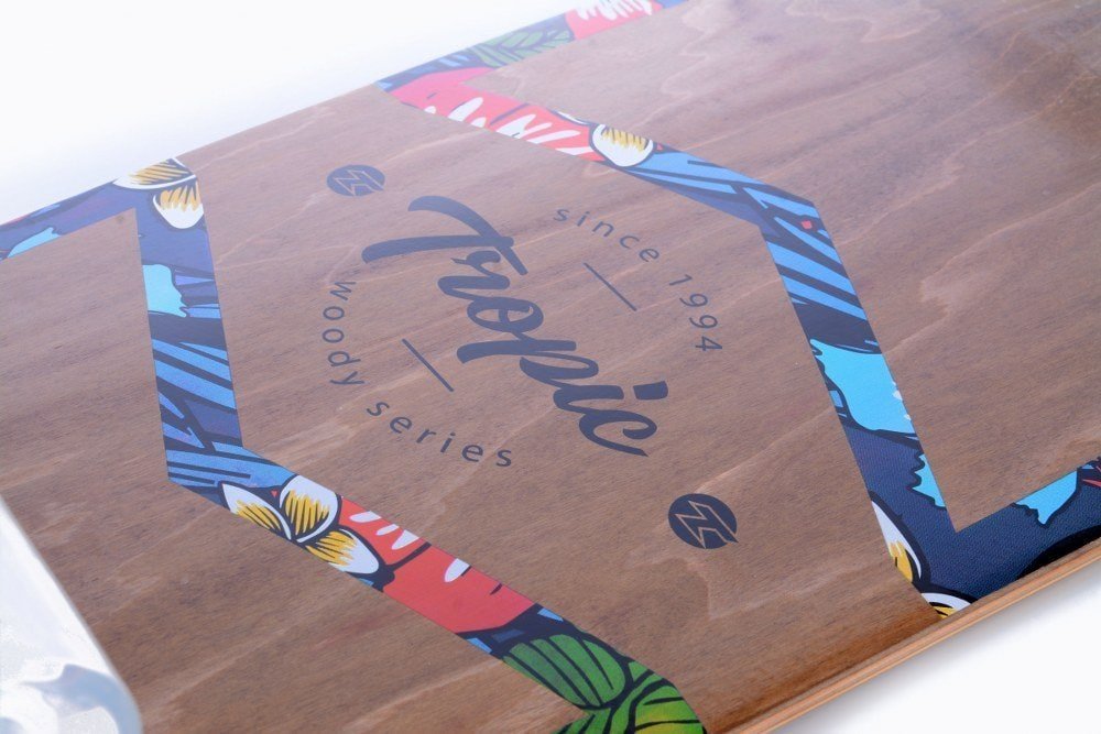 Tempish Tropic T Longboard close-up aluminium trucks en wielen